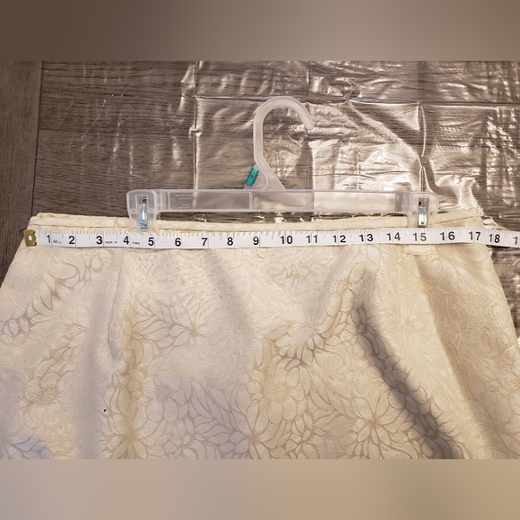 Champagne/Cream Floral Motif Suit - Picture 7 of 9